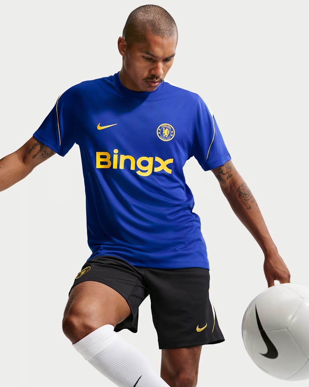 Chelsea 2026/27 Strike Training Kit