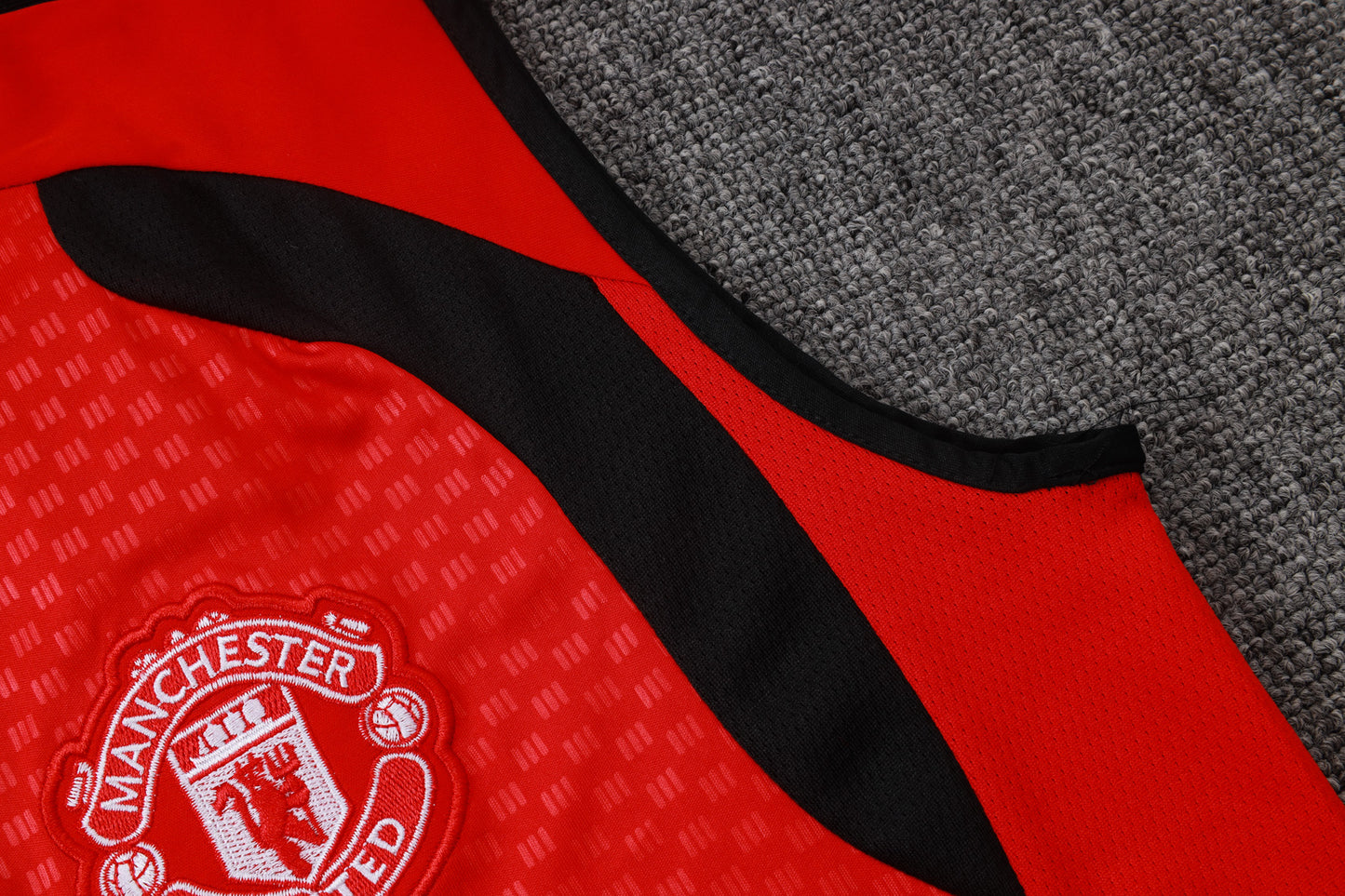 Manchester United 2026/27 sleeveless training kit
