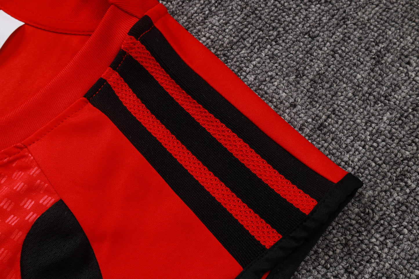 Manchester United 2026/27 sleeveless training kit