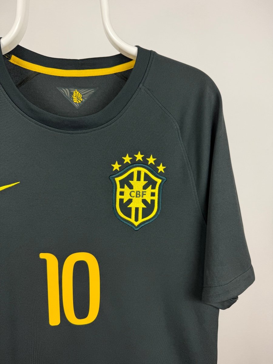 Neymar Jr. - Brazil 2014 away shirt 🇧🇷