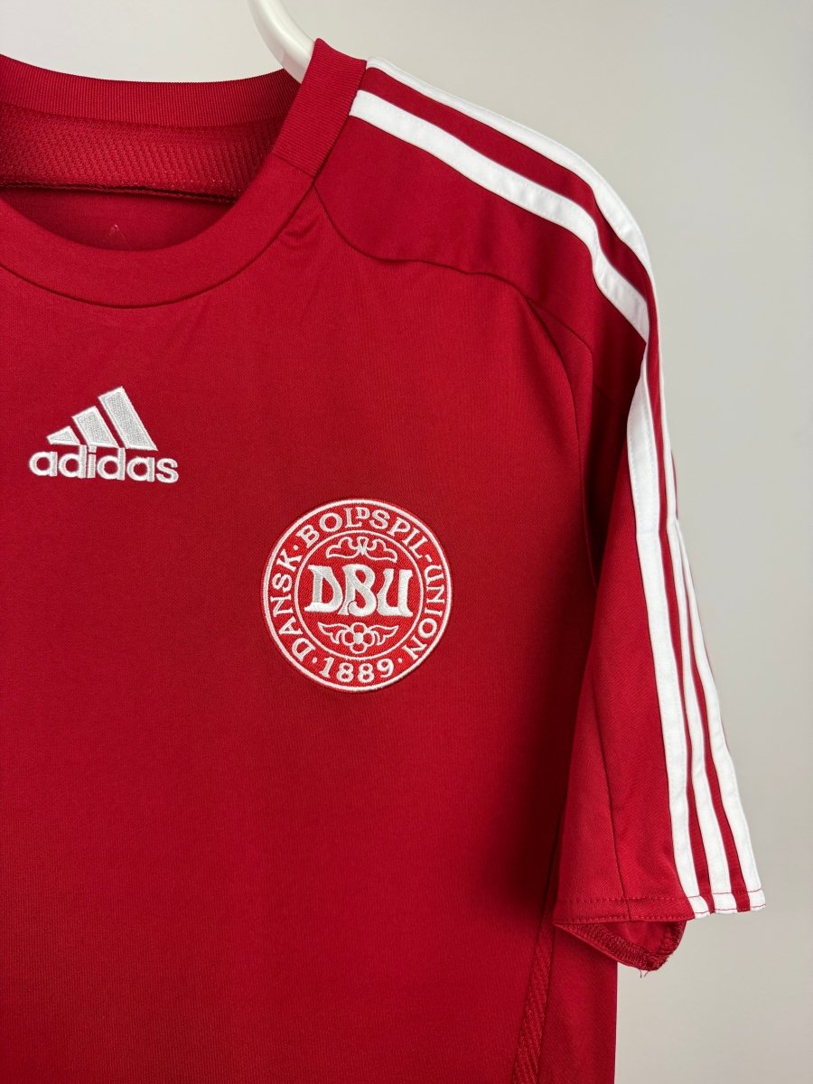 Nicklas Bendtner - Denmark 2008/10 home shirt 🇩🇰